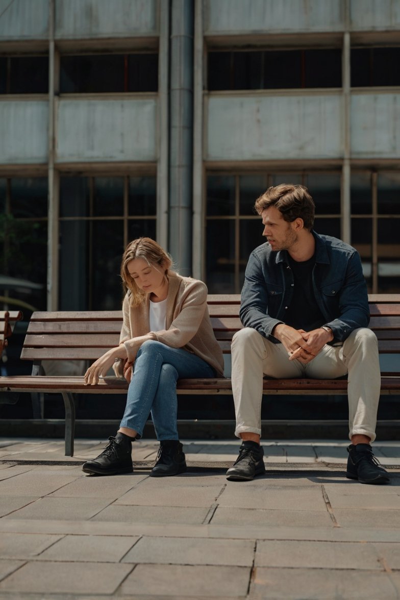 Saí de casa antes do divórcio: Isso configura abandono de lar?